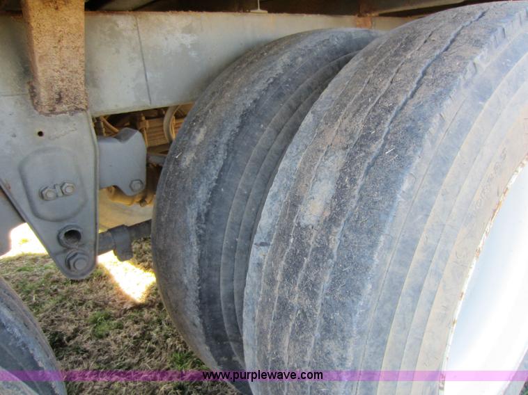 image for item C5309 1982 American 48' livestock trailer