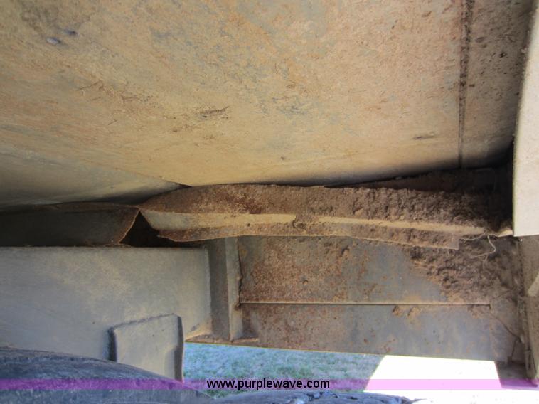 image for item C5309 1982 American 48' livestock trailer