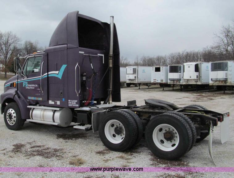 image for item D3032 2001 Sterling A9500 semi