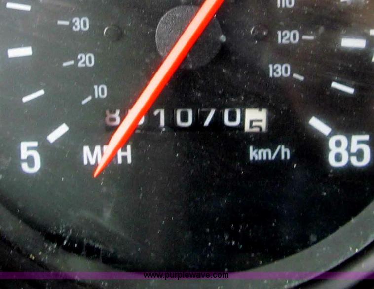 image for item D3032 2001 Sterling A9500 semi