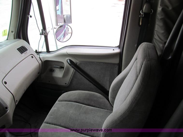 image for item D3032 2001 Sterling A9500 semi