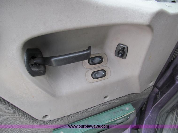 image for item D3032 2001 Sterling A9500 semi