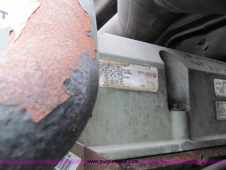 image for item D3032 2001 Sterling A9500 semi