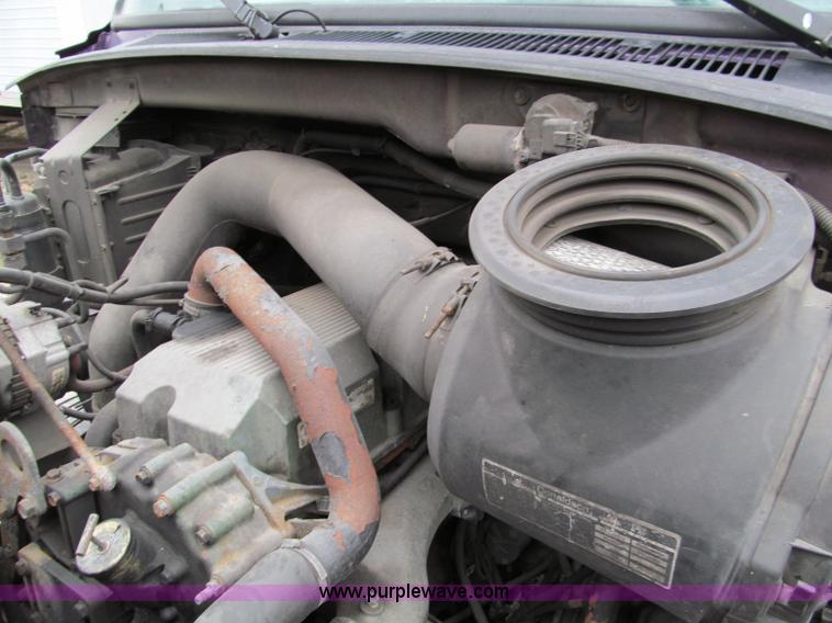 image for item D3032 2001 Sterling A9500 semi