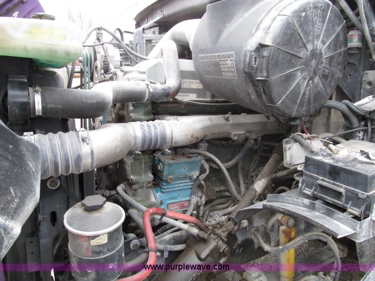 image for item D3032 2001 Sterling A9500 semi