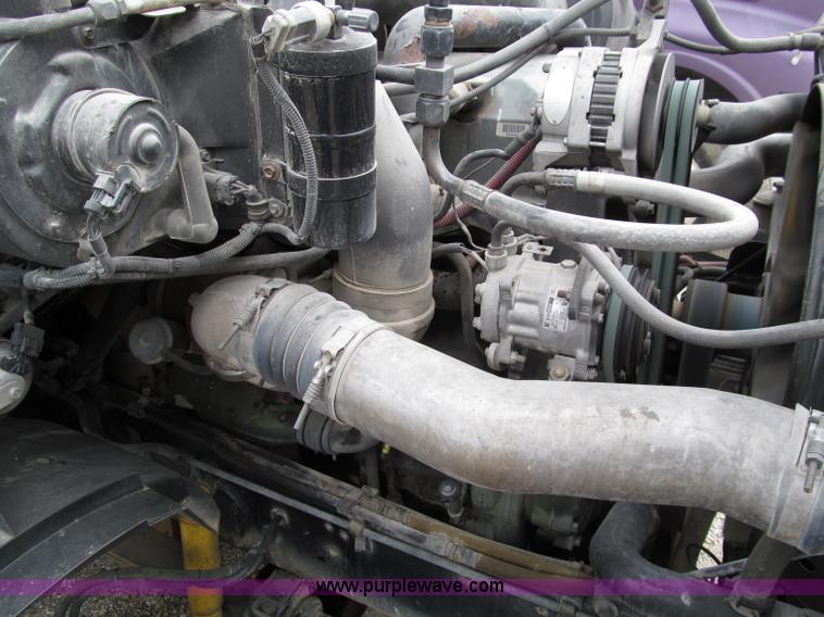 image for item D3032 2001 Sterling A9500 semi