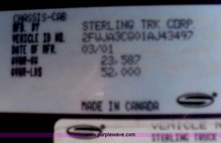 image for item D3032 2001 Sterling A9500 semi