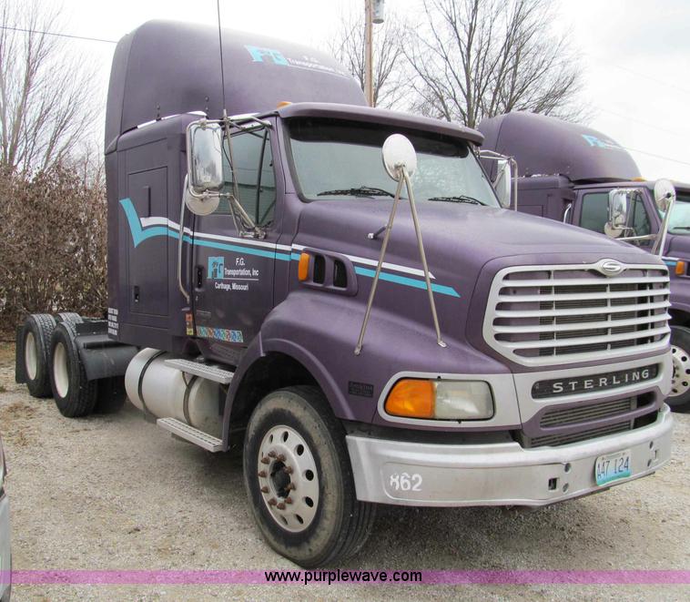 image for item D3033 2003 Sterling A9500 semi