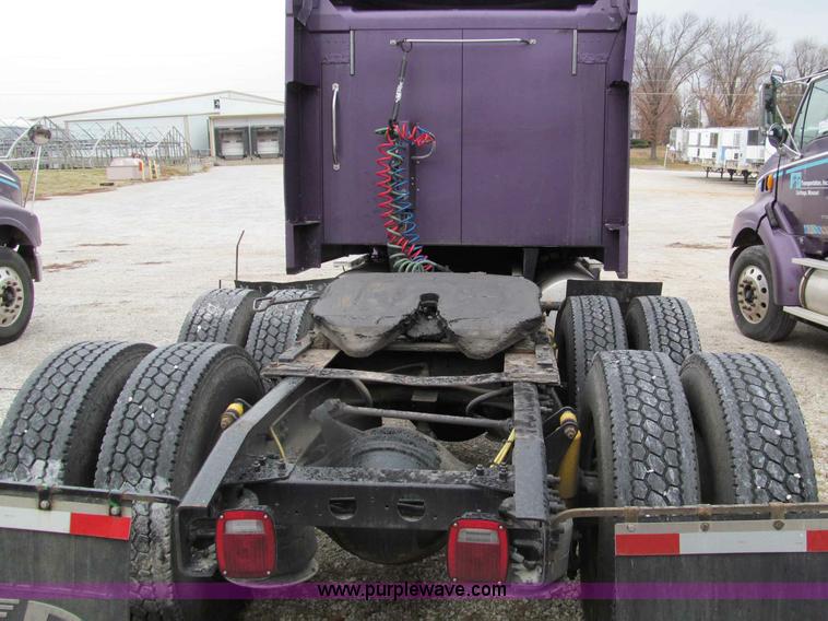 image for item D3033 2003 Sterling A9500 semi