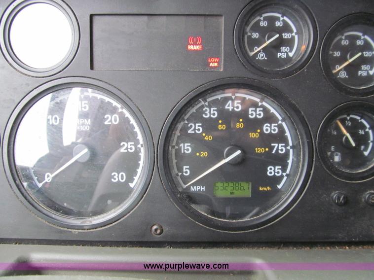 image for item D3033 2003 Sterling A9500 semi