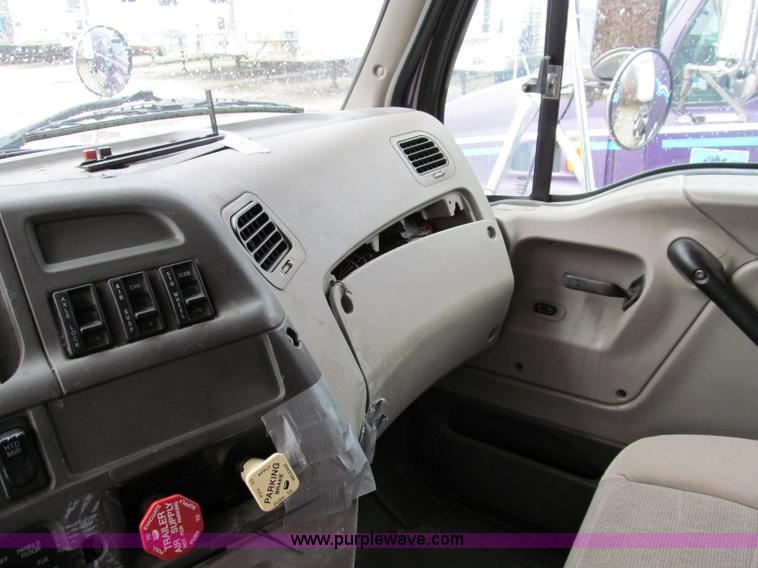 image for item D3033 2003 Sterling A9500 semi