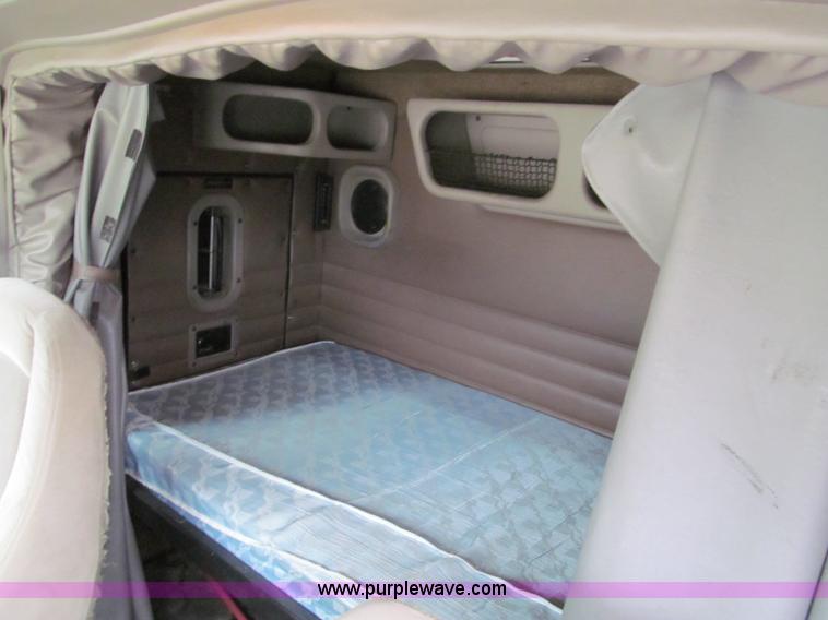 image for item D3033 2003 Sterling A9500 semi