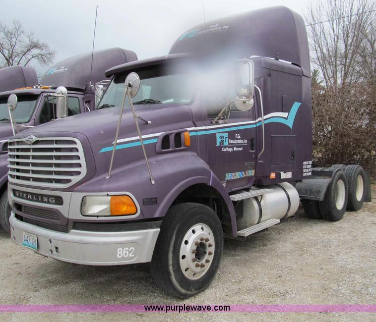 image for item D3033 2003 Sterling A9500 semi