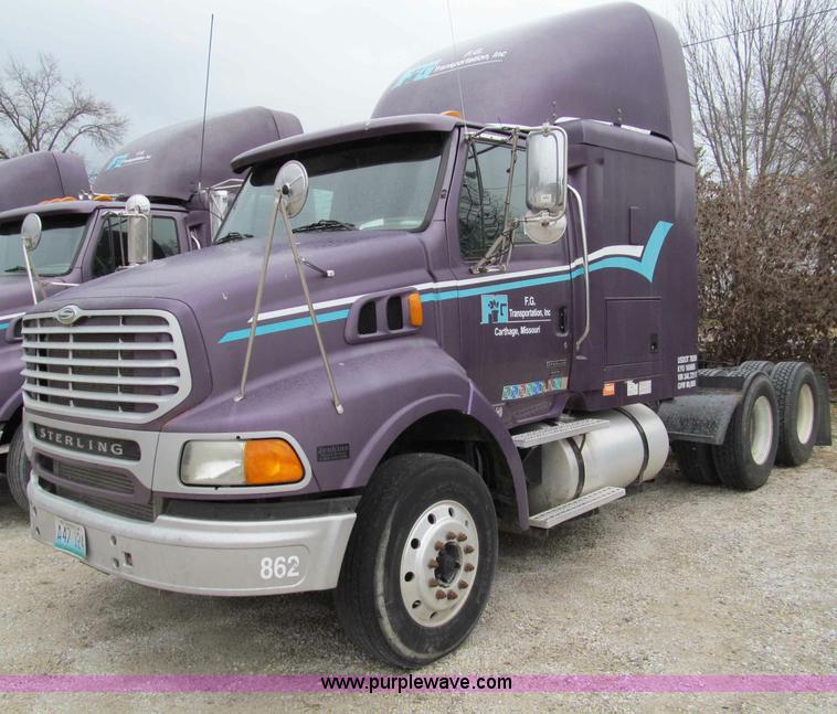 image for item D3033 2003 Sterling A9500 semi