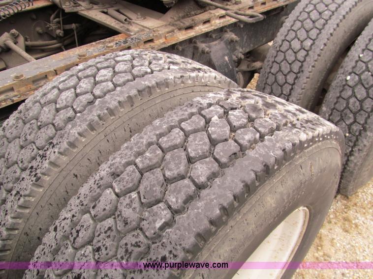 image for item D3033 2003 Sterling A9500 semi