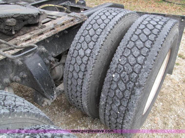 image for item D3033 2003 Sterling A9500 semi