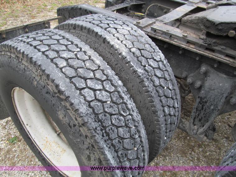 image for item D3033 2003 Sterling A9500 semi