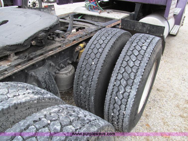 image for item D3033 2003 Sterling A9500 semi