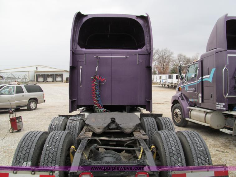 image for item D3033 2003 Sterling A9500 semi