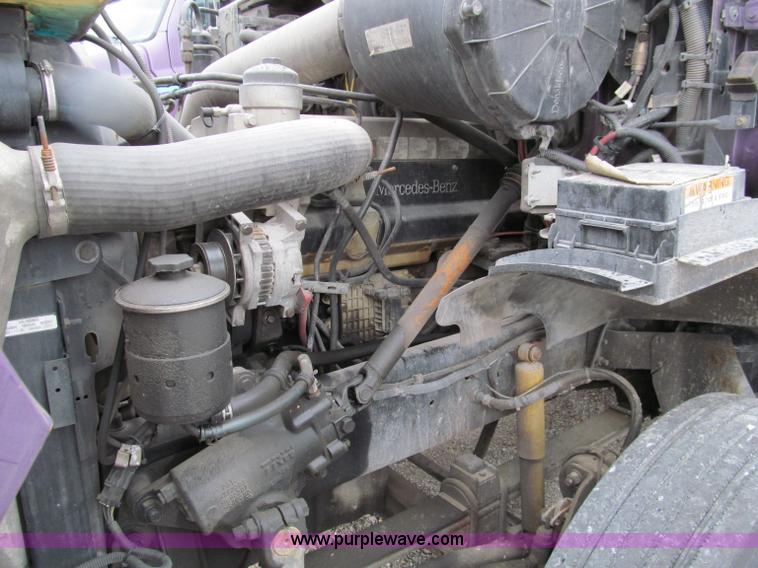 image for item D3033 2003 Sterling A9500 semi