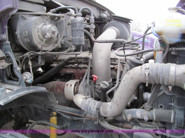 image for item D3033 2003 Sterling A9500 semi