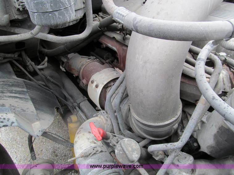 image for item D3033 2003 Sterling A9500 semi