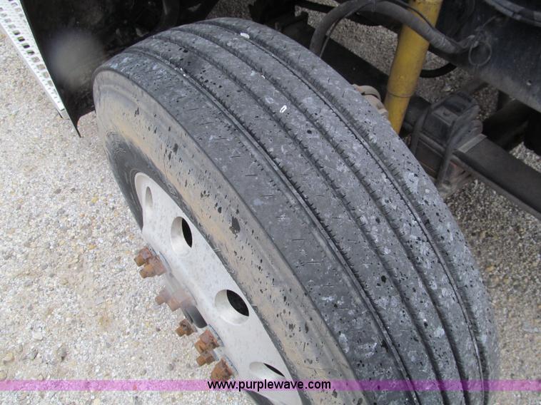 image for item D3033 2003 Sterling A9500 semi