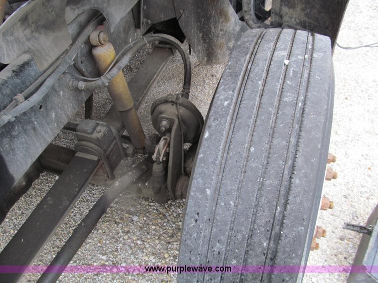 image for item D3033 2003 Sterling A9500 semi