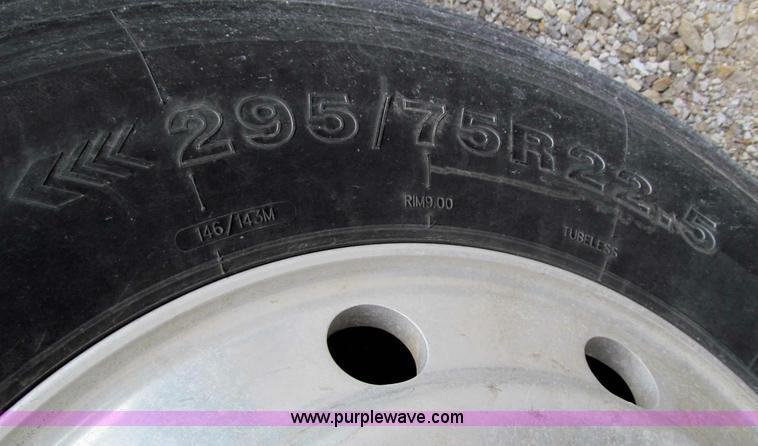 image for item D3033 2003 Sterling A9500 semi