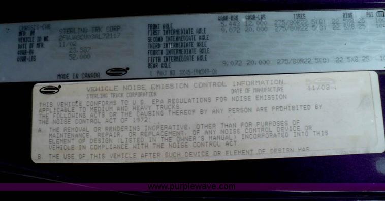 image for item D3033 2003 Sterling A9500 semi