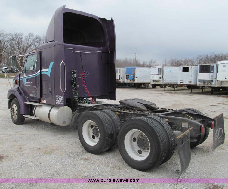 image for item D3034 2003 Sterling A9500 semi