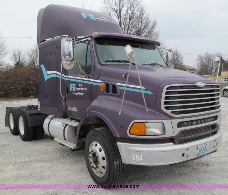 image for item D3034 2003 Sterling A9500 semi