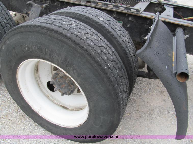 image for item D3034 2003 Sterling A9500 semi