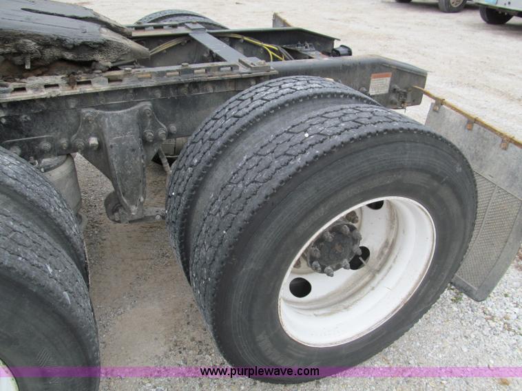 image for item D3034 2003 Sterling A9500 semi