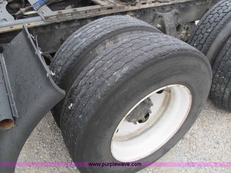 image for item D3034 2003 Sterling A9500 semi