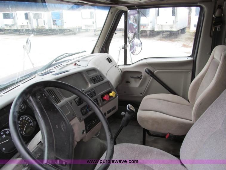 image for item D3034 2003 Sterling A9500 semi