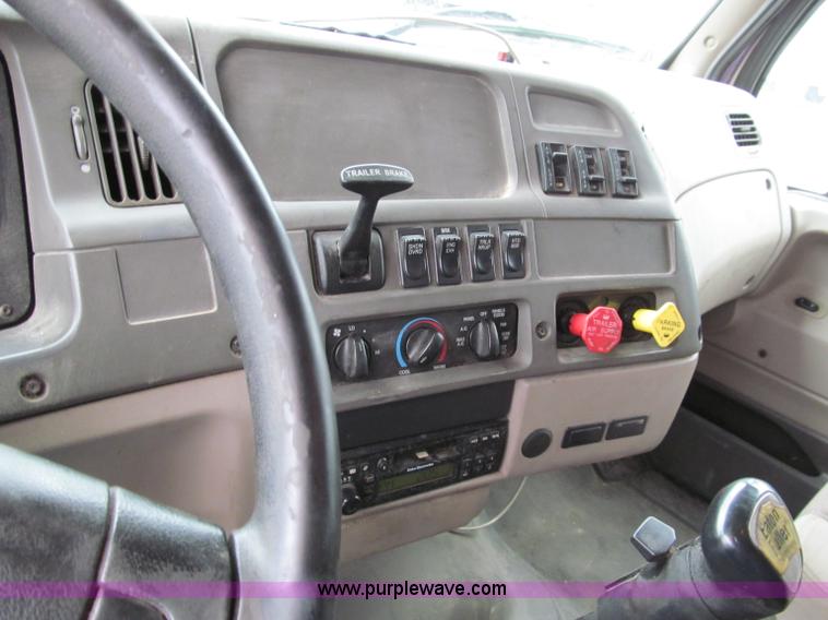 image for item D3034 2003 Sterling A9500 semi