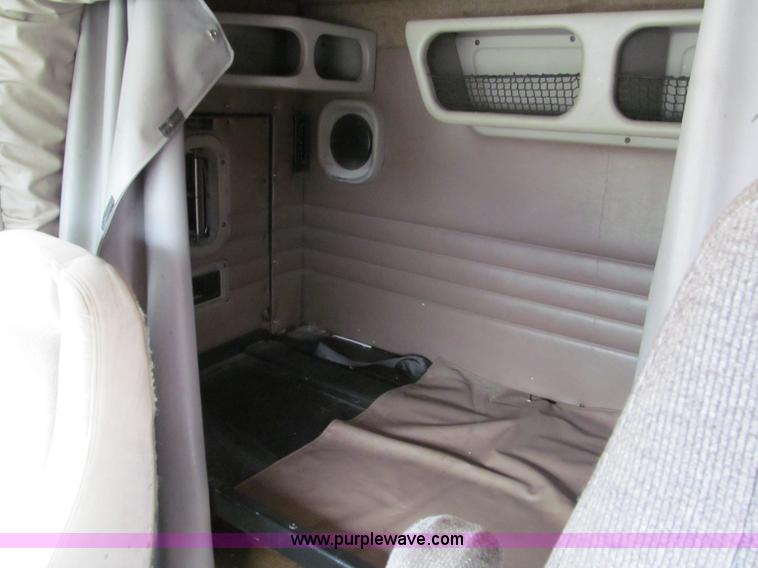 image for item D3034 2003 Sterling A9500 semi