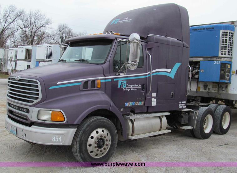 image for item D3035 2001 Sterling A9500 semi