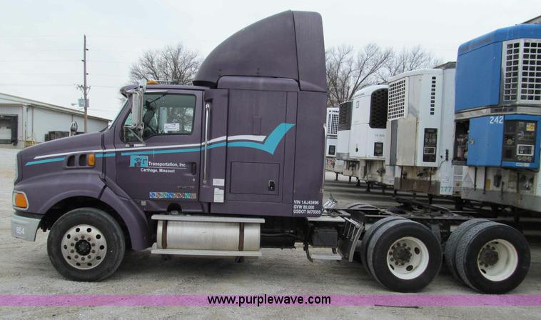 image for item D3035 2001 Sterling A9500 semi