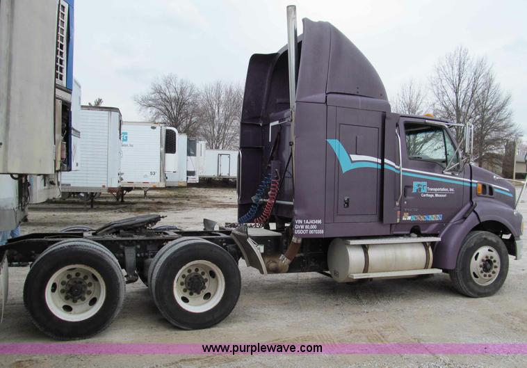 image for item D3035 2001 Sterling A9500 semi