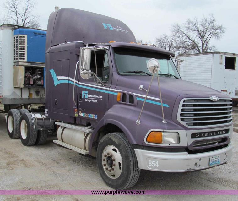 image for item D3035 2001 Sterling A9500 semi