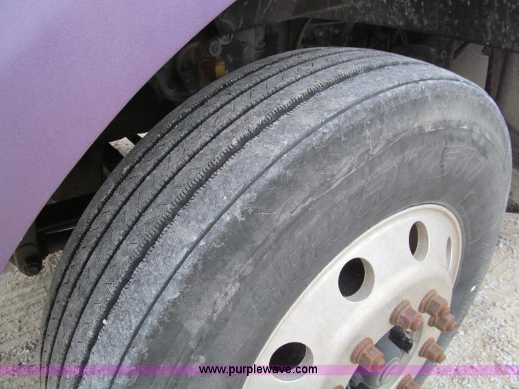 image for item D3035 2001 Sterling A9500 semi