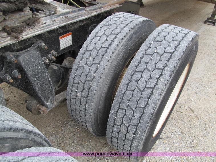 image for item D3035 2001 Sterling A9500 semi