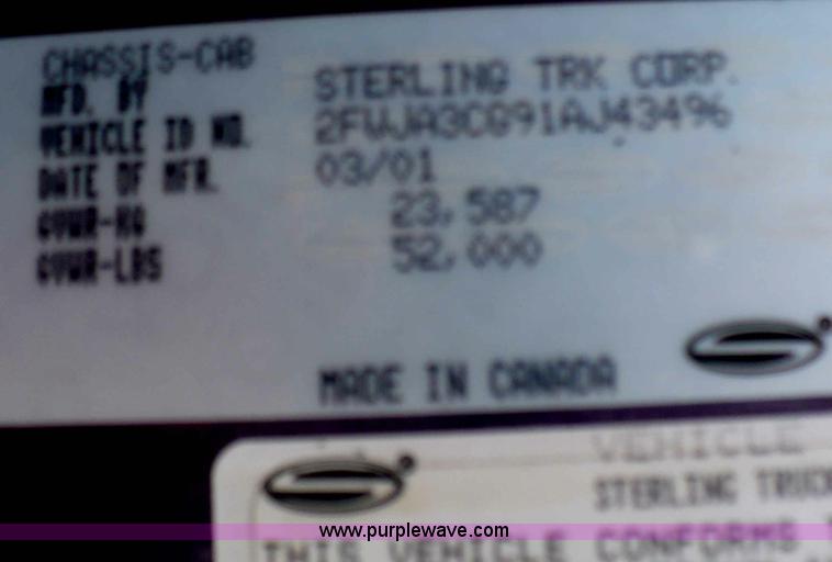 image for item D3035 2001 Sterling A9500 semi