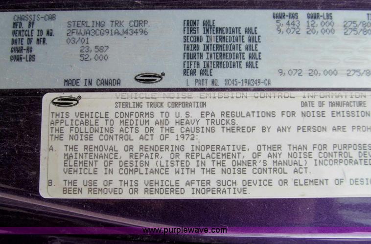 image for item D3035 2001 Sterling A9500 semi