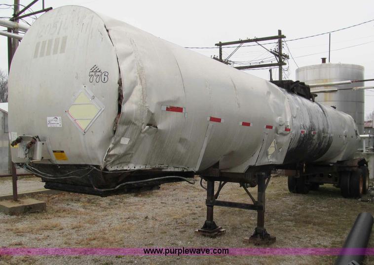 image for item D3062 1980 Fruehauf 42.5' insulated tank trailer