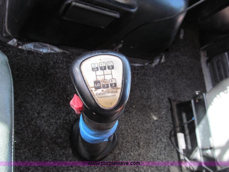 image for item D3073 1993 Volvo WIAM semi truck