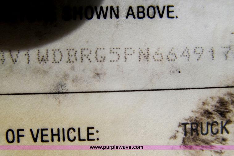 image for item D3073 1993 Volvo WIAM semi truck