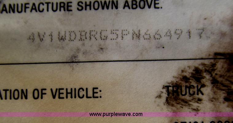 image for item D3073 1993 Volvo WIAM semi truck